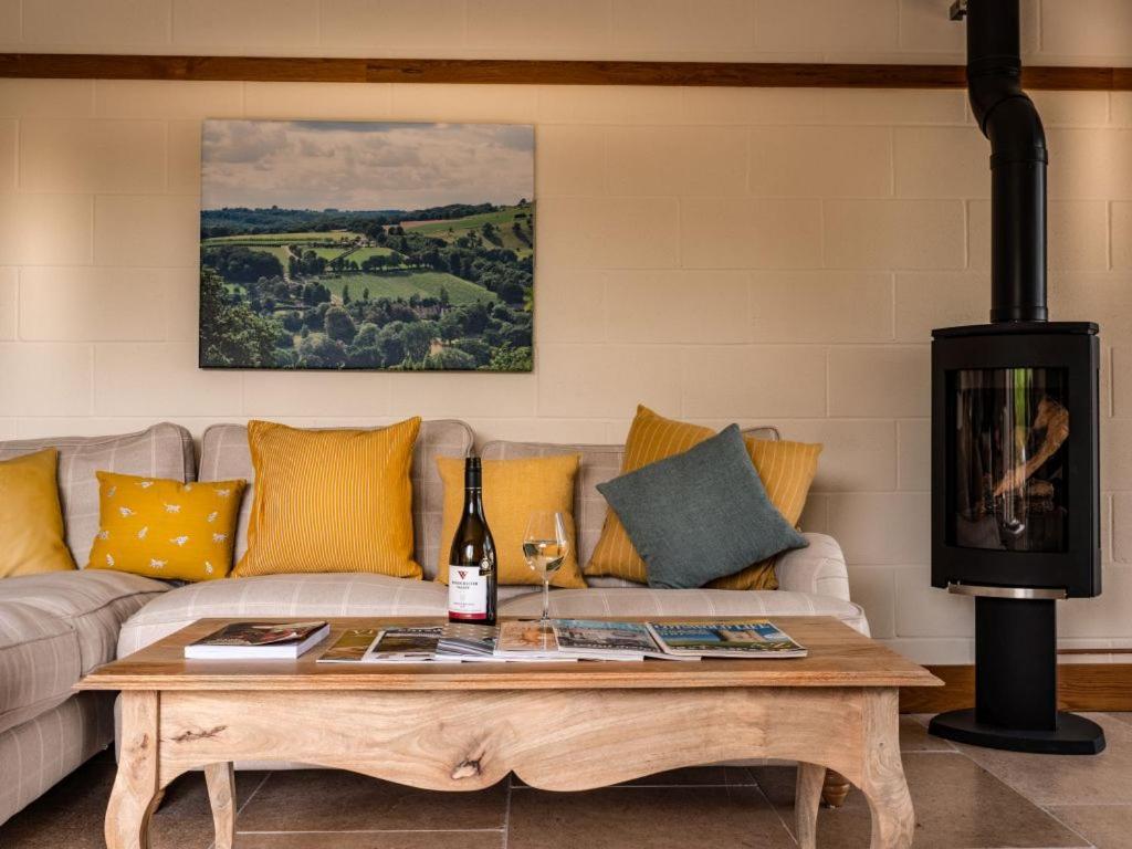 Vineyard Barn Room Woodchester 外观 照片